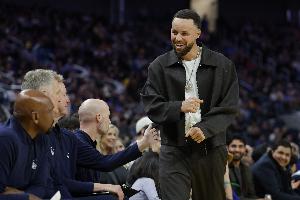 库里：生涯早期如何面对逆境很关键 事情不会总是一帆风顺