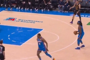 啊真有你的！多特大空位三分出手 艾顿禁区内垂直起跳干扰