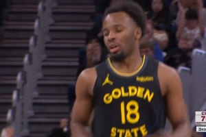 奇兵！克赖尔外线开炮 连中3记三分帮助勇士顽强咬住