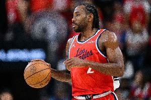 扛着球队前进！小卡打满首节 7中5&三分2中1砍下11分3板2助