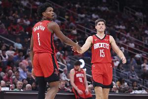 找到无控卫的办法了？火箭5连胜期间 助攻全部达到30个