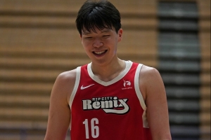 记者：发展联盟给了瀚森很多锻炼 接下来看能否在一队有出场时间