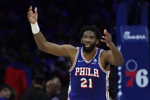 铁麻了！恩比德半场10中1&三分4中0仅拿4分7板3助3帽