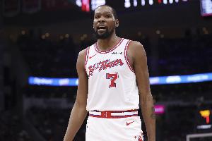 游刃有余！杜兰特半场7中6拿到18分3助 正负值+14