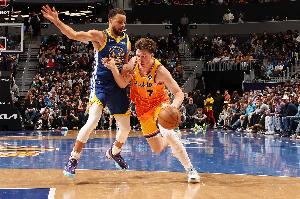 克弩单季22次20+命中率50/40/100% 差1场平库里14-15赛季历史纪录