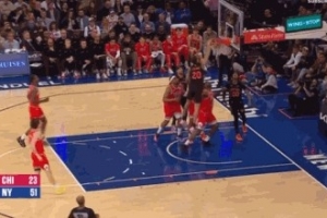 腾云驾雾！索汉反击跟进起飞单臂劈扣 尼克斯领先公牛30分