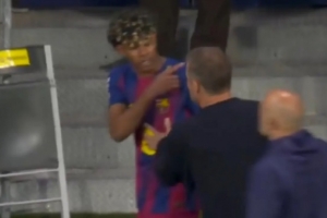 怎么了？马卡报：亚马尔赛后愤怒离场，没有庆祝球队取胜