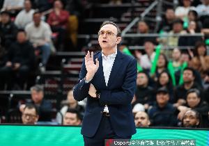 乌戈：我试着让所有球员上场 让新外援莱迪上场并和队友进行适应