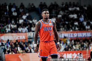 难阻失利！皮特森23投12中空砍31分5板4助4断 得分全队最高