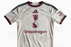 曼联新赛季第三球衣谍照：米白色主色调，设计灵感源于兰开夏玫瑰