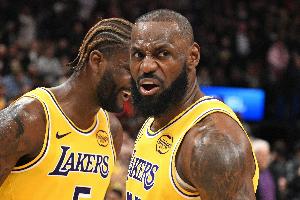 看你俩了!湖人健康球员场均得分：詹姆斯20.6分第1 艾顿12.4分第2