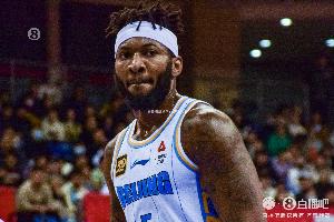 临近常规赛尾声阵容状态都应日臻完善 但没想到北京还是磕磕绊绊