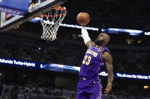 詹姆斯砍生涯第7场30+15助 升至NBA历史30+15助场次榜第11位