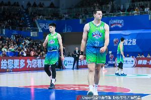 充满活力！大卫·詹姆斯首节9分钟 5中4&罚球5中5砍下14分5板