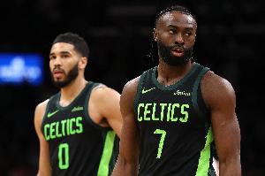 稳扎稳打！半场塔图姆6中3拿11分8板 杰伦·布朗10中6砍12分5板