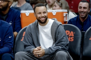 解说：末节乌度卡和科尔轮流下饭 杜兰特厥功至伟 库里状态太出色