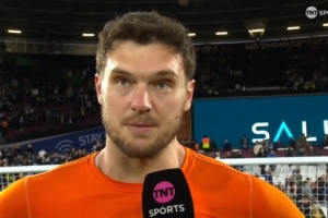 卢卡斯·佩里：我们此前研究过对手的点球习惯，特别是鲍文的点球