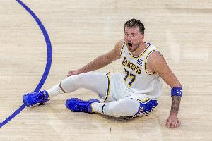 帕金斯：湖人队医该接受调查 让他继续出战是史上最蠢的事情