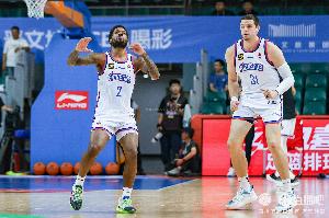 双外发力！大卫·詹姆斯&哈姆雷特合计25中16砍下46分