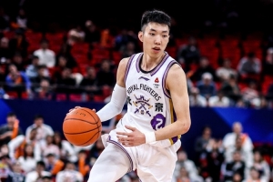 手风挺顺！廖三宁半场8中6高效拿下16分1板2助1帽