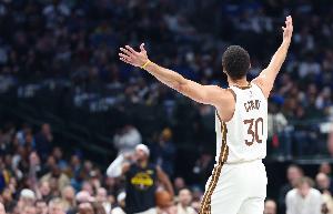 库里谈复出29分：体能仍在恢复 前两次进攻被帽后我逐渐找回状态