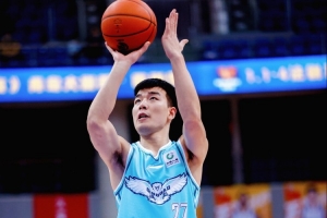 媒体人：有了吕俊虎的神勇发挥 泰肖恩·克劳福德又躺平了一场