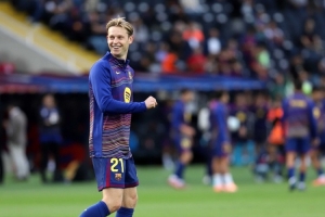 每体：德容希望尽快复出帮助球队，但巴萨避免伤病复发持谨慎态度