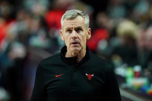 队记：公牛GM表示自己的操作非常受限 老板&多诺万不让摆烂