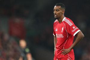 久违了！伊萨克现身利物浦公开训练课，有望伤愈复出战巴黎