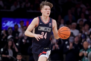 投射太糟糕！康大热门乐透秀马林斯全场17投仅4中 三分10中3