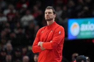 拓记：伤员众多斯普利特仍带队拿40胜 工作没的说 就看新老板了