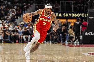 火力全开！亚历山大-沃克半场9中7拿20分 三分4中3