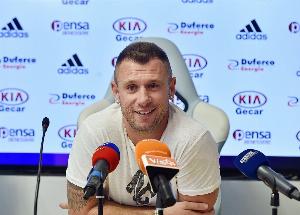 卡萨诺：劳塔罗是世界最强的两三名中锋之一，齐沃的工作值得称赞