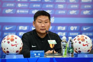 媒体人：中场休息刘建业和罗斯的那段对峙，其实是刘建业有意为之