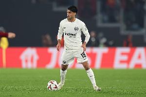 官方：法兰克福中场达胡德本赛季结束后自由身离队