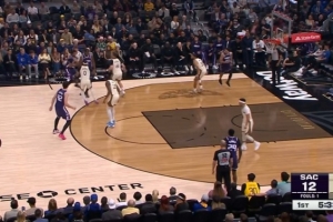 打虎亲兄弟！首节过半库里兄弟同时登场对阵国王