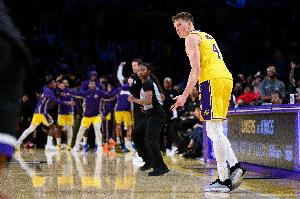 给机会不中用！克内克特6中2得到5分4篮板3助攻 三分2中1