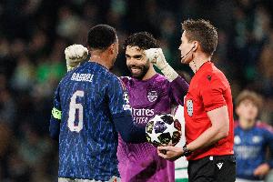 英媒：拉亚提升了枪手后防线的表现，他是英超赛季最佳球员竞争者