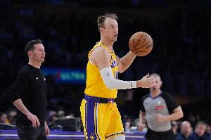 本赛季湖人共遭3支球队横扫：0-4雷霆 0-2绿军 0-2活塞