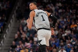 好消息！Shams：文班X光检查结果为阴性 马刺预计其伤势并不严重