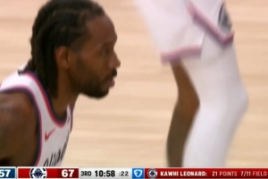 探囊取物！伦纳德冲击内线抛投得手 完成连续55场得分20+