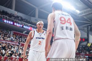 今晚缺阵！记者：洛夫顿王哲林留在上海治疗伤势 未随队来到宁波