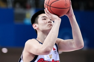 媒体人：王洪泽用稚嫩肩膀扛起广东脆弱内线 他值得更多时间&机会