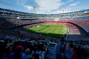 科贝：马竞大巴抵达诺坎普球场时再遭石块袭击，两扇车窗被砸碎