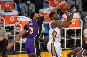 浓眉：申请交易去湖人让我人生首次成了反派 我之前一直人见人爱