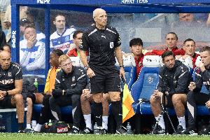 邮报：曼联vs利兹联的助理裁判系警员，面临对女同事行为不当指控