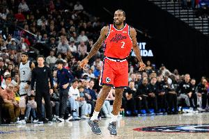 苦撑战局！伦纳德半场13投6中&三分3中2 贡献15分4板1助