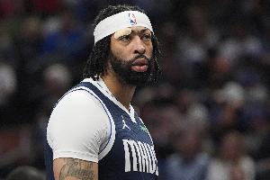 浓眉：交易后尼科给我打电话“早告诉过你 总有一天会把你弄来”