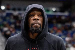 库克：KD是群聊里灌水最活跃的 他已达到爱咋咋地的境界 就是真实