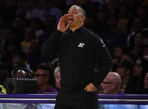 卢：对我们来说 每场比赛都跟打附加赛一样 我们努力打出稳定表现